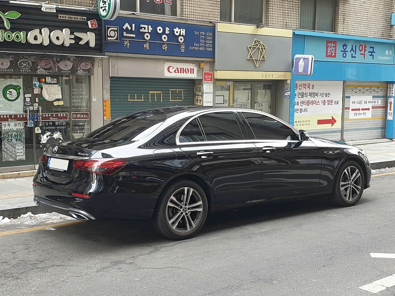 2022 Mercedes-Benz E-Class - model reference photo 2