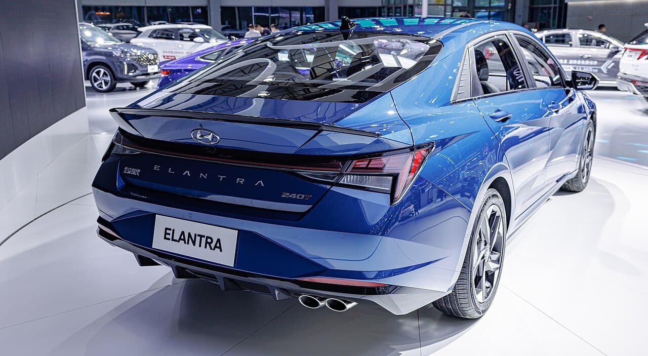 2022 Hyundai Elantra - model reference photo 2