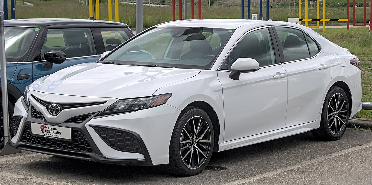2022 Toyota Camry 2.5L Hybrid — 1/3