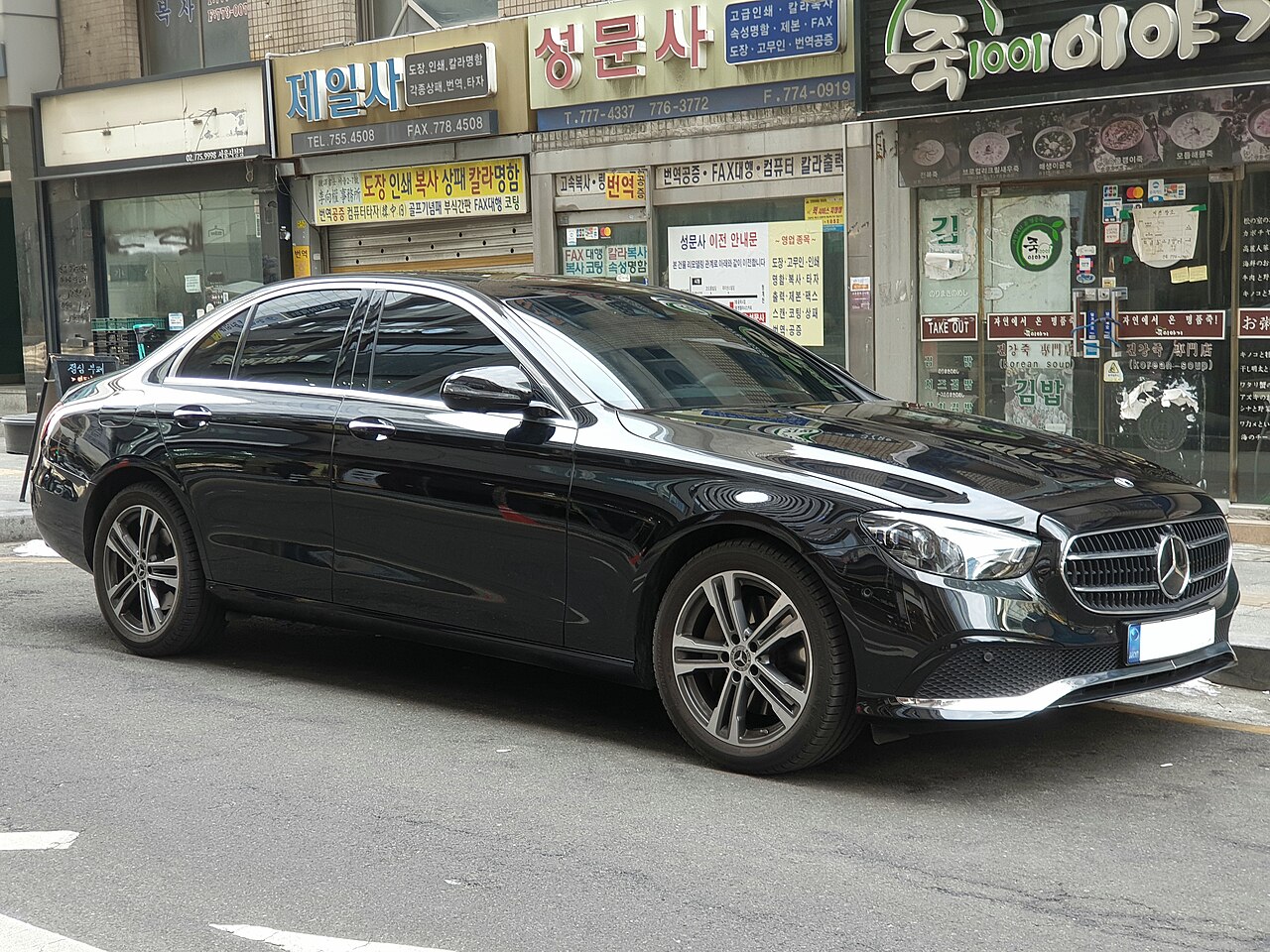 2022 Mercedes-Benz E-Class E 300 L — 1/2