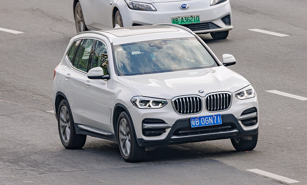 2023 BMW X3 xDrive30i — 1/2