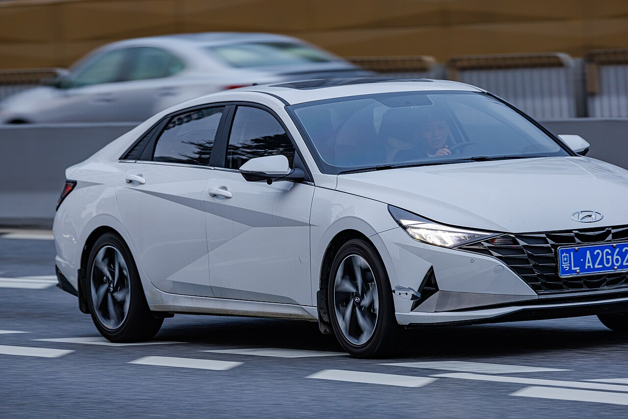 2022 Hyundai Elantra 1.5L CVT — 1/2